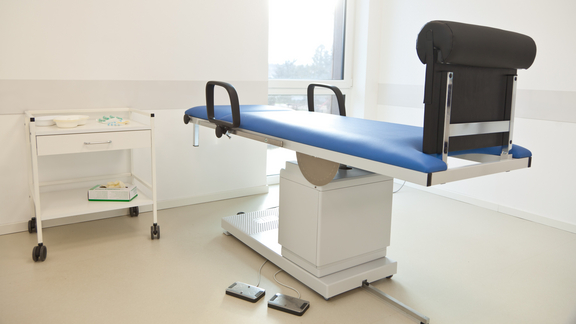 Phlebologieliegen und Kipptische Phlebologieliegen und Kipptische mit elektrischen Höhenverstellungen und Neigungsverstellungen