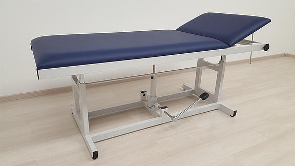 AGA examination table H-XXL 1080/Y with hydraulic height adjustment and extra high load capacity