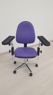 Blutentnahmestuhl BS-2000 mit Zubehör AGA Blutentnahmestuhl BS-2000 mit Zubehör