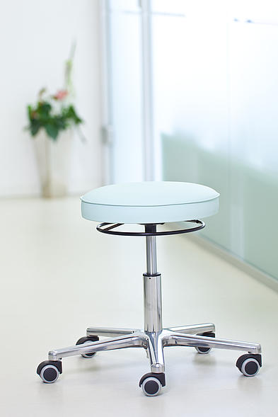 Swivel stool with VOWAled Pisa synthetic leather upholstery - Upholstery colour: ice